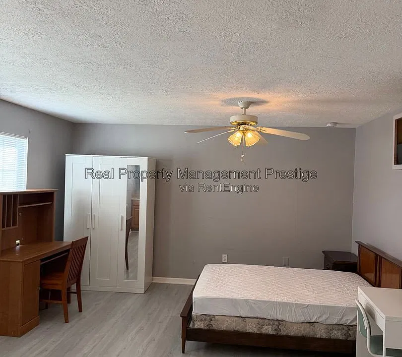 610 Avenue H #7