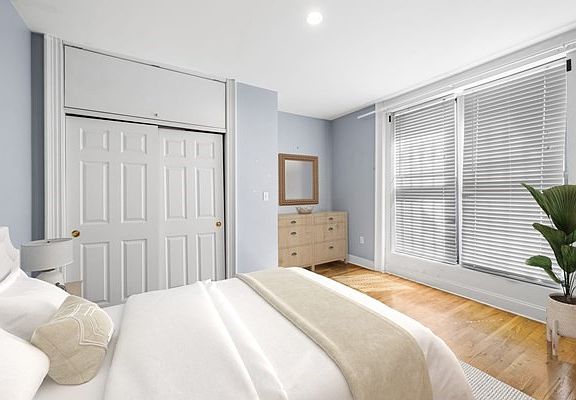 4th image of 330 1/2 E St #1