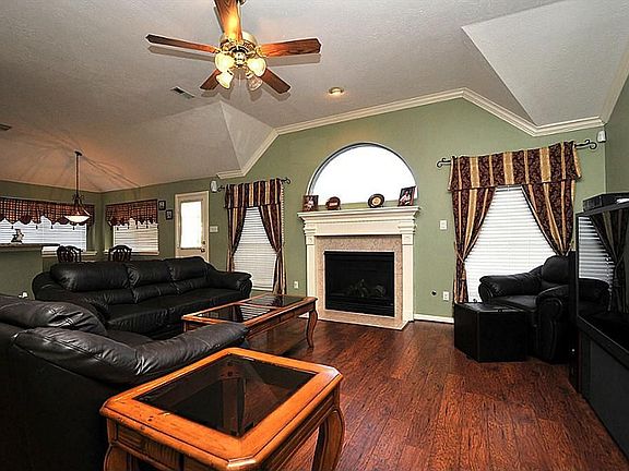 3rd image of 13618 Country Ln