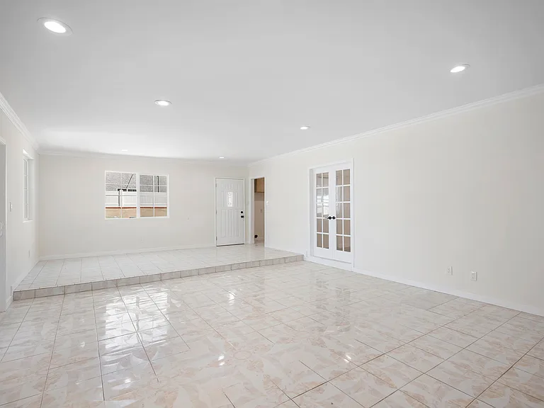 6607 Riverton Ave — Photo 15