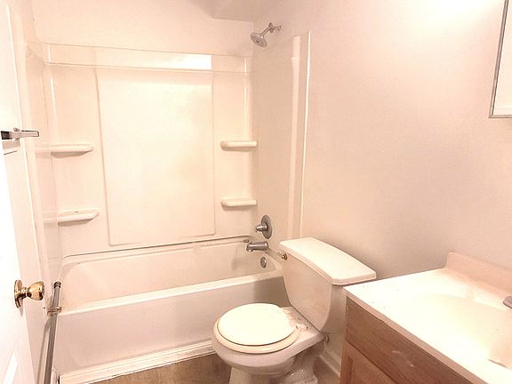 4th image of 1716 Green Oaks Dr SE #A