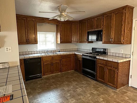 3rd image of 815 Lassen Dr