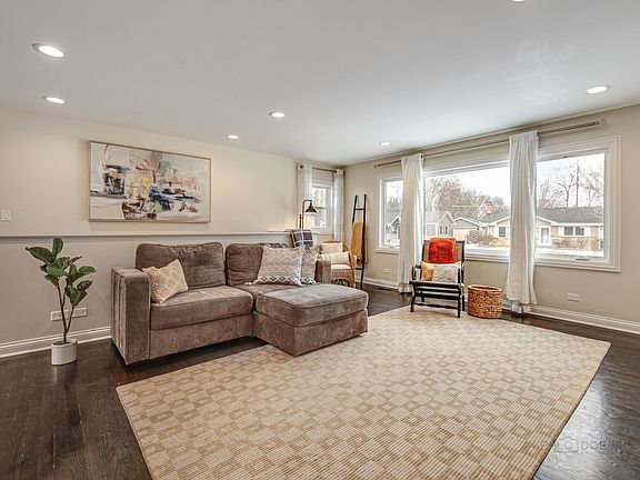 5th image of 303 Dawes St