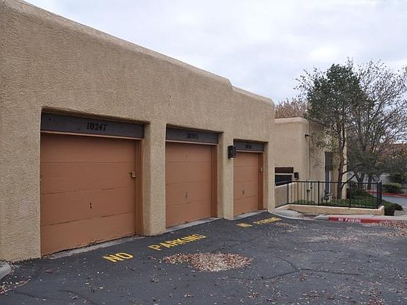 3rd image of 10247 Las Casitas Ct NE