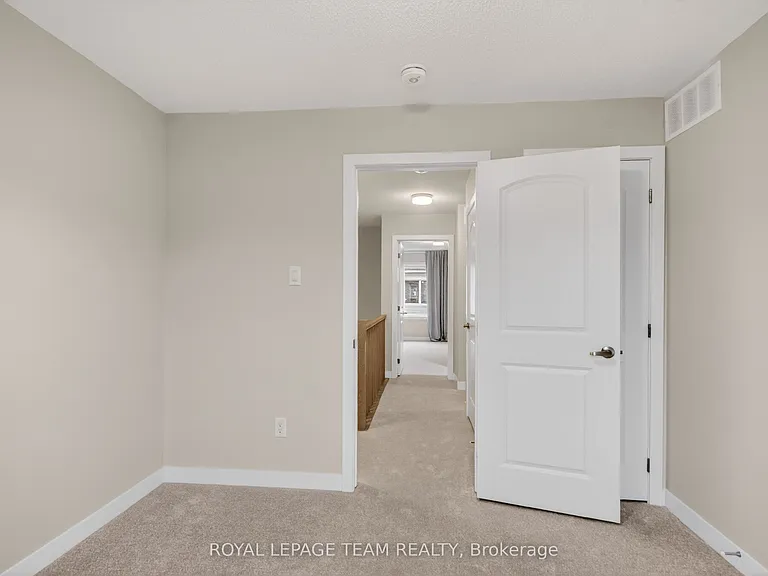 297 Les Emmerson Dr — Photo 28
