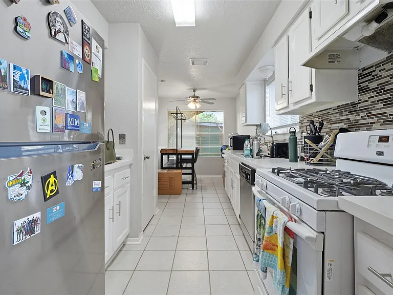 466 El Toro Ln — Photo 9