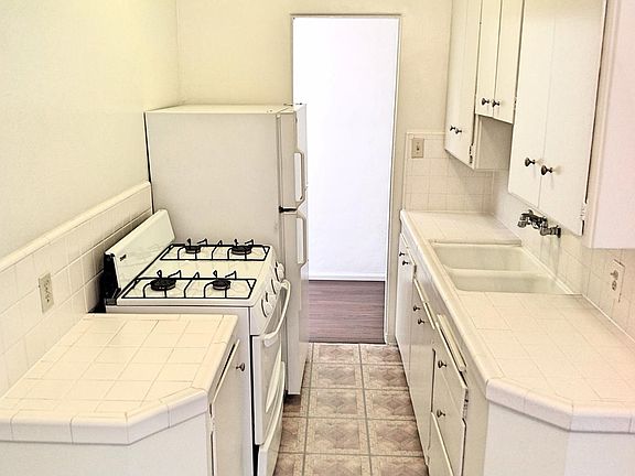 3rd image of 152 S Maple Dr APT 5