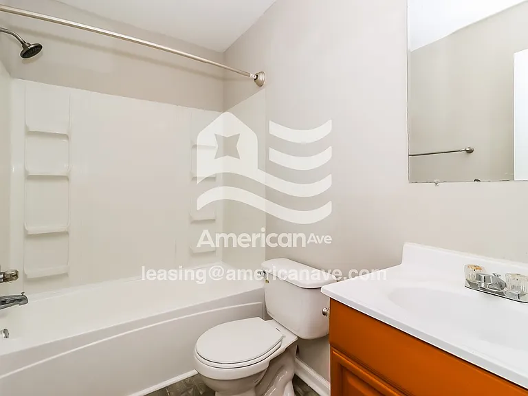 17894_012_bathroom_13652590.jpg