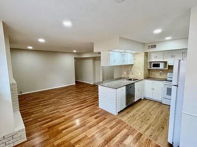 3 bed, 2.0 bath, 1260 sqft, $1,850 — Photo 3