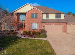 6 Carney Ct, Bloomington, IL
