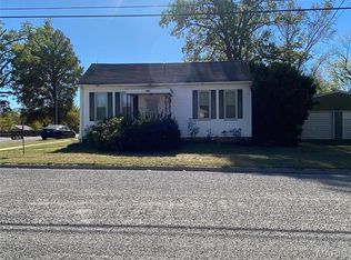 482 E Walnut St, Nashville, IL 62263