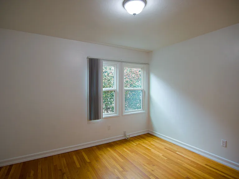 170-170 1/2 Garret Avenue — Photo 12