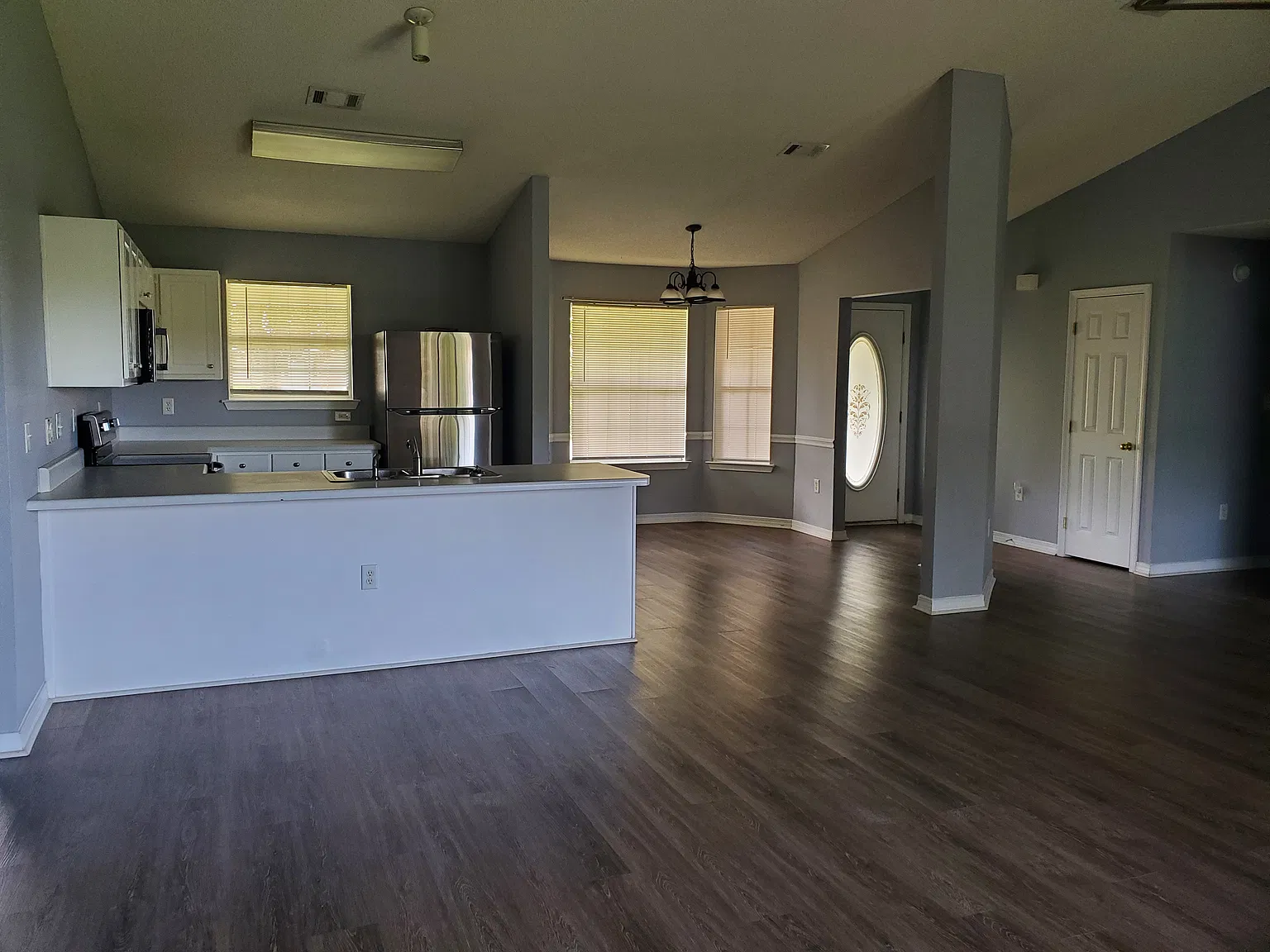3 bed, 1579 sqft, $2,200 — Photo 2