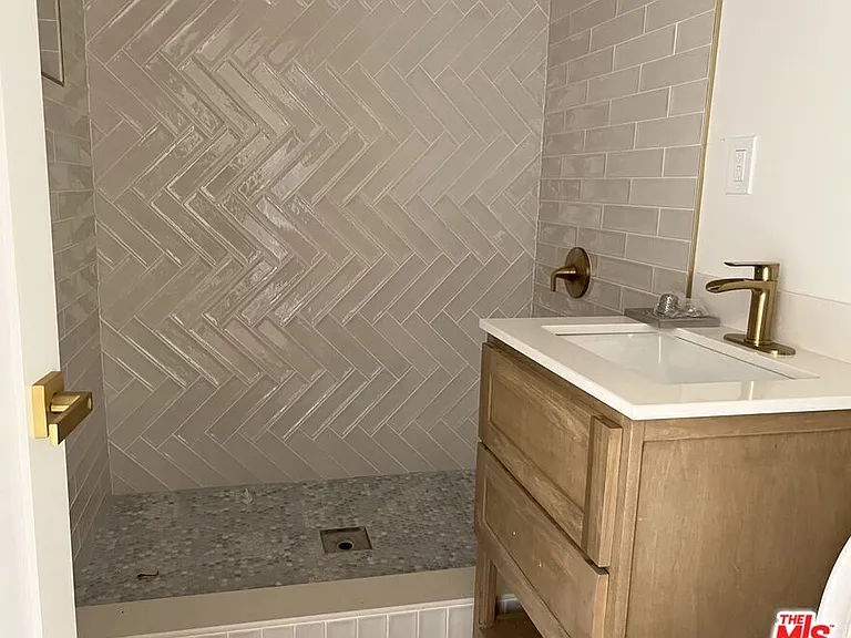 1336 W 37th Dr #3 — Photo 8