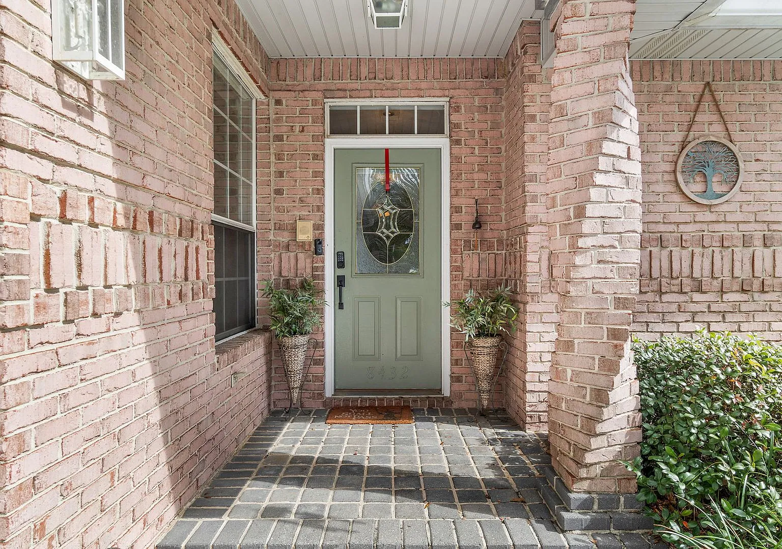 Must see 3 bed/2bath Home — Photo 3