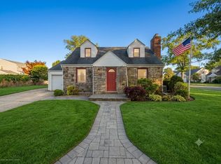 (Undisclosed Address), Williston Park, NY 11596