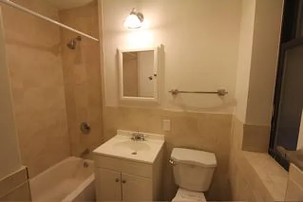 Rented by Robyn Lee, LREB | media 35