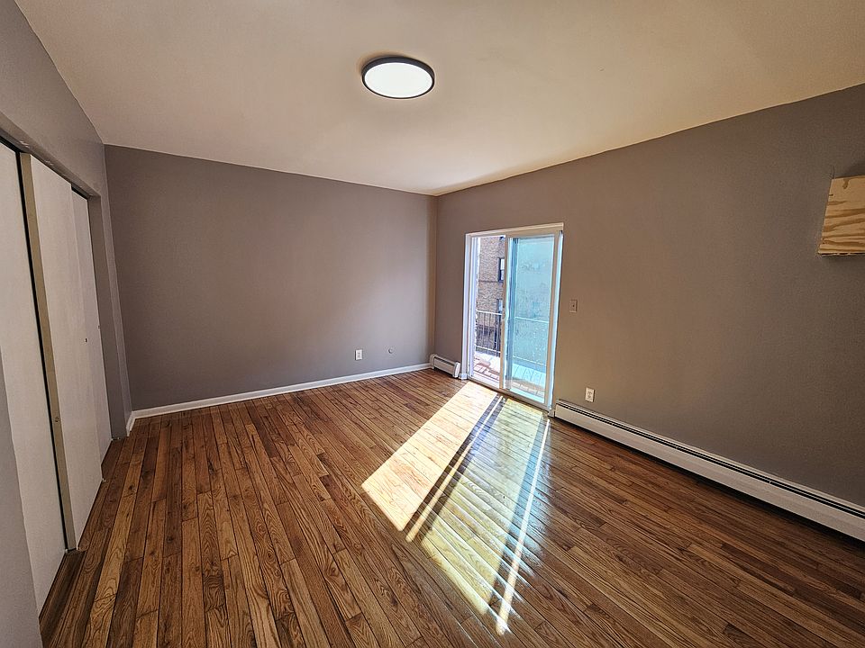 1st image of 420 Lincoln Ave #1