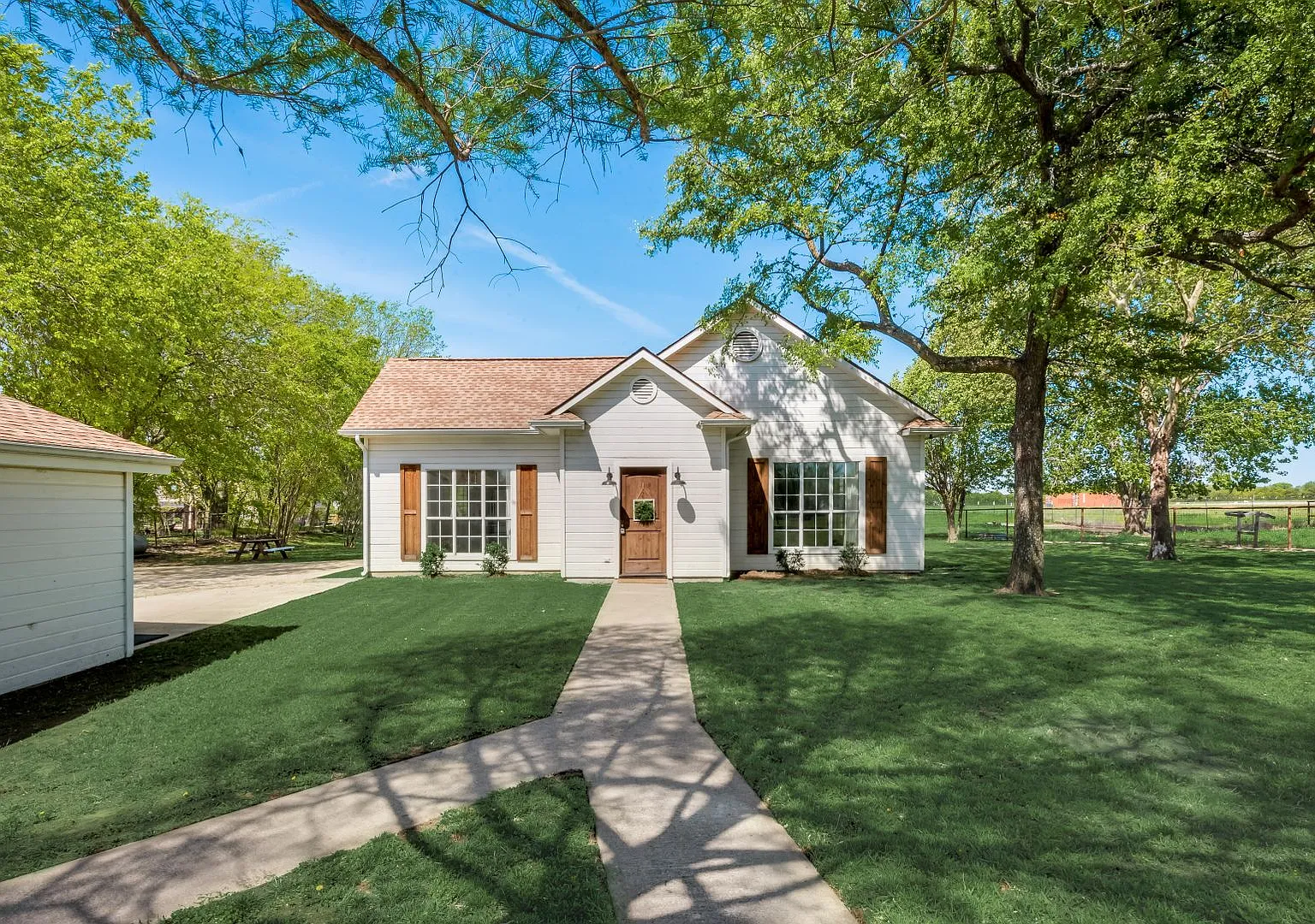 A must see country living home in McKinney! Melissa ISD — Photo 3