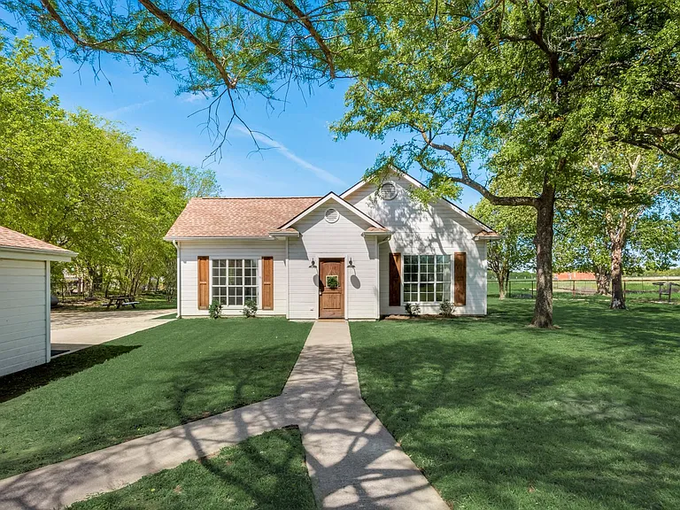5893 FM 1827 — Photo 6