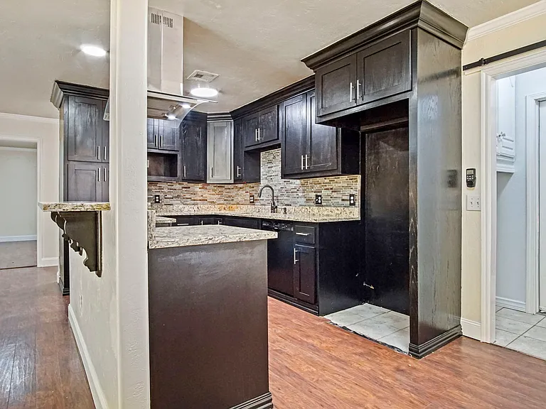 625 Hawthorne Pl — Photo 15