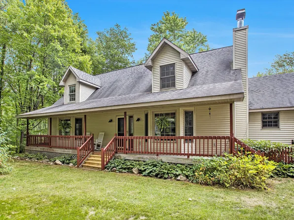 9945 Aspen Dr, Plainwell, MI 49080