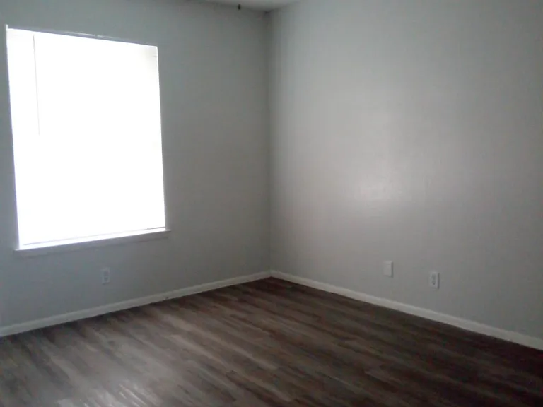 8119 Chipping — Photo 16