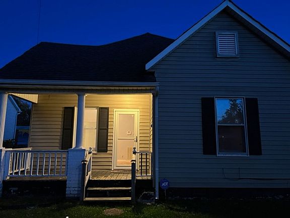 2nd image of 218 E Caldwell Ave