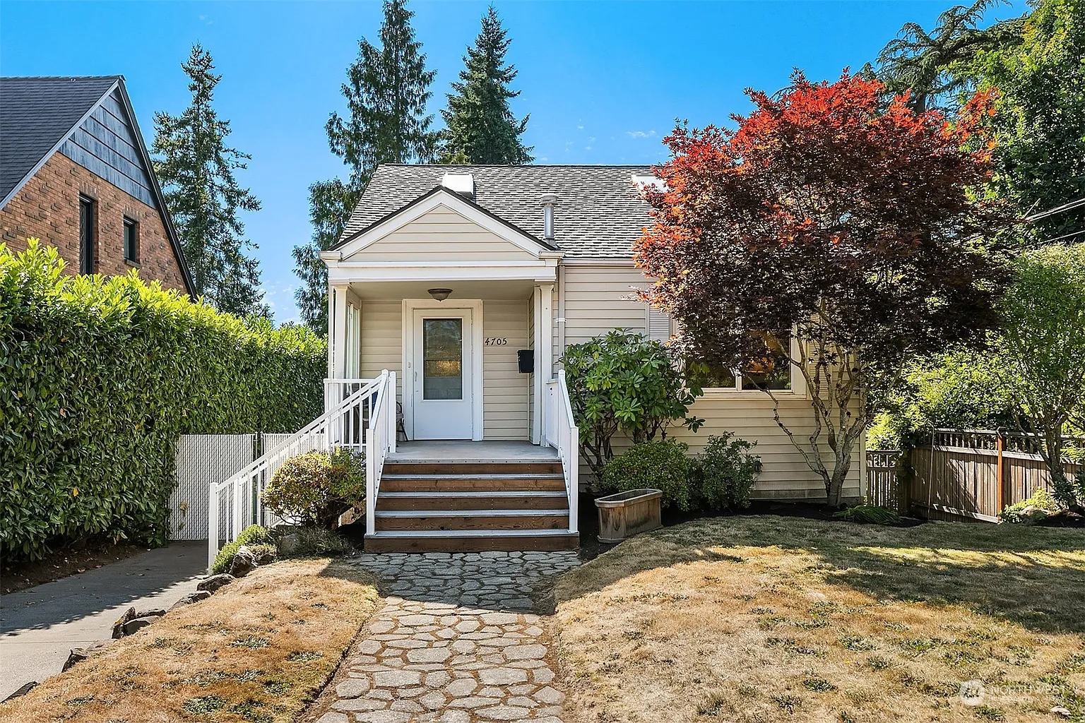 4705 45th Avenue NE photo 1