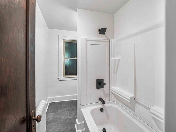 5th image of 99 Bradford Ave APT 4
