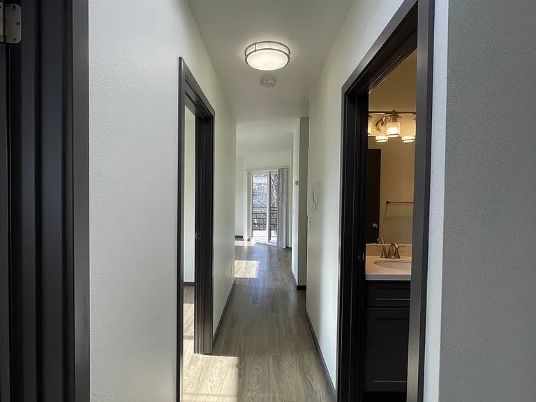 6040 Cali - Spacious 1 & 2 Units | Washer/Dryer | Private Balcony | Lots on Natural Light — Photo 45