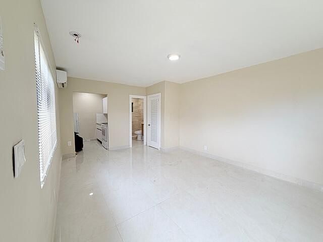 1st image of 53 NE 16th Pl #2B