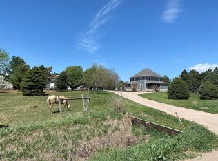 1407 N P Rd, Aurora, NE 68818