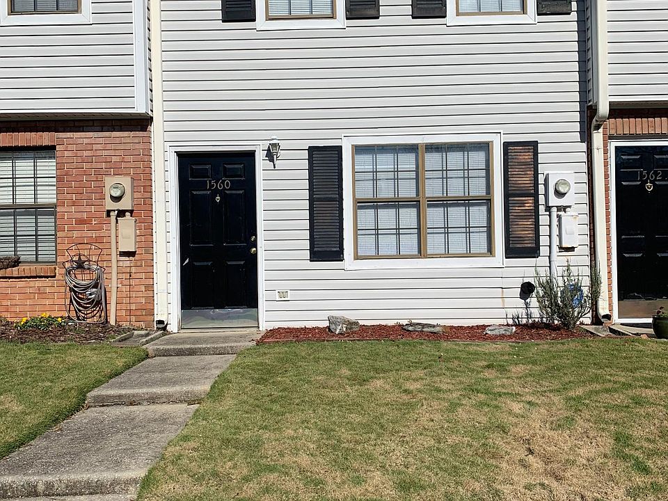 2nd image of 1560 Applegate Ln #1560