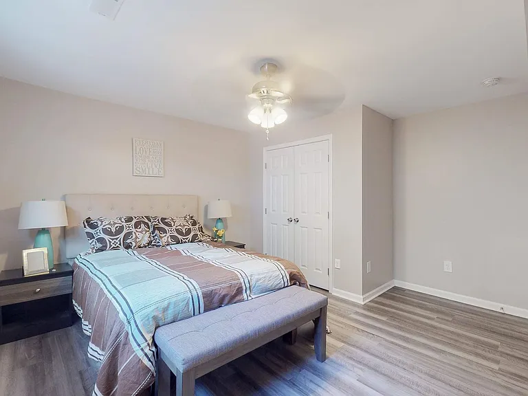 1403 Wentworth Ave — Photo 7