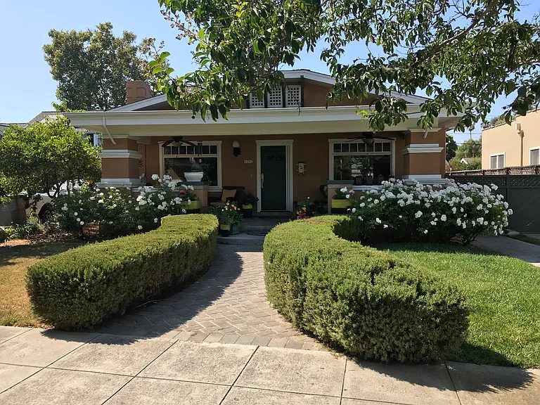 1171 Yosemite Ave — Photo 3