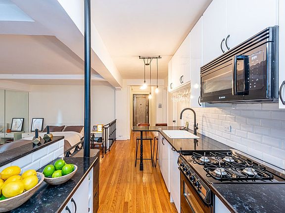 4th image of 160 7th Ave #801