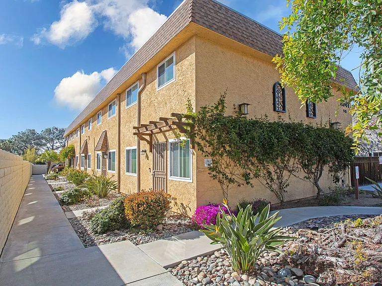 Breakwater Townhomes — Photo 28