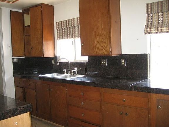 3rd image of 808 N Palisade Dr