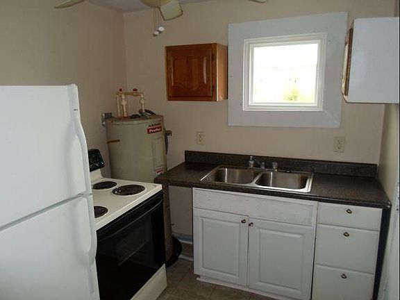 3rd image of 125 E 20th St