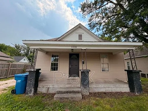 1008 W 2nd St Photo 1