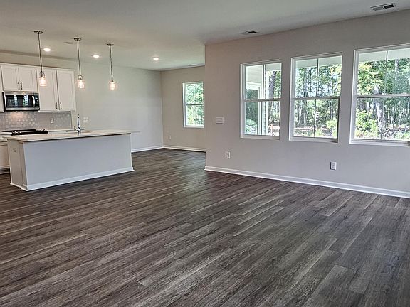 3rd image of 57 Whispering Oaks Circle