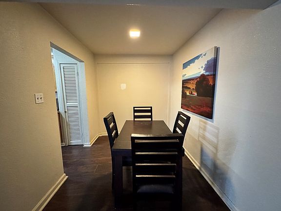 5th image of 507 W Estes Ave #1