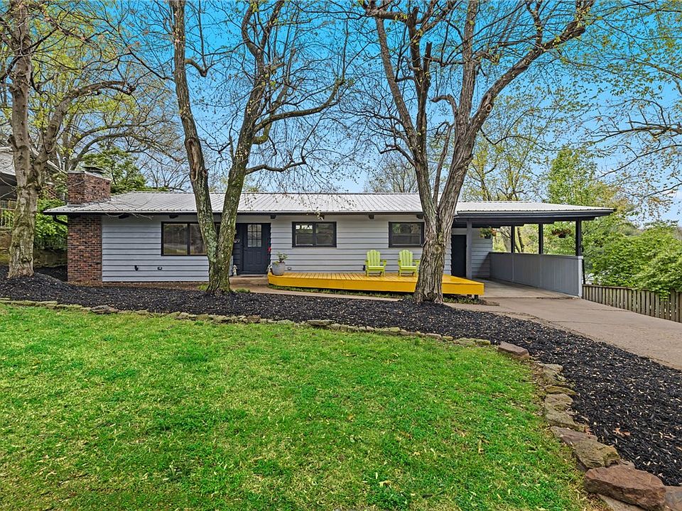 1st image of 829 N Woodlawn Dr