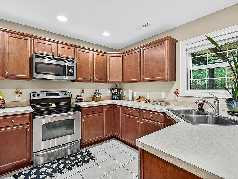 307 Brunswick Dr — Photo 5