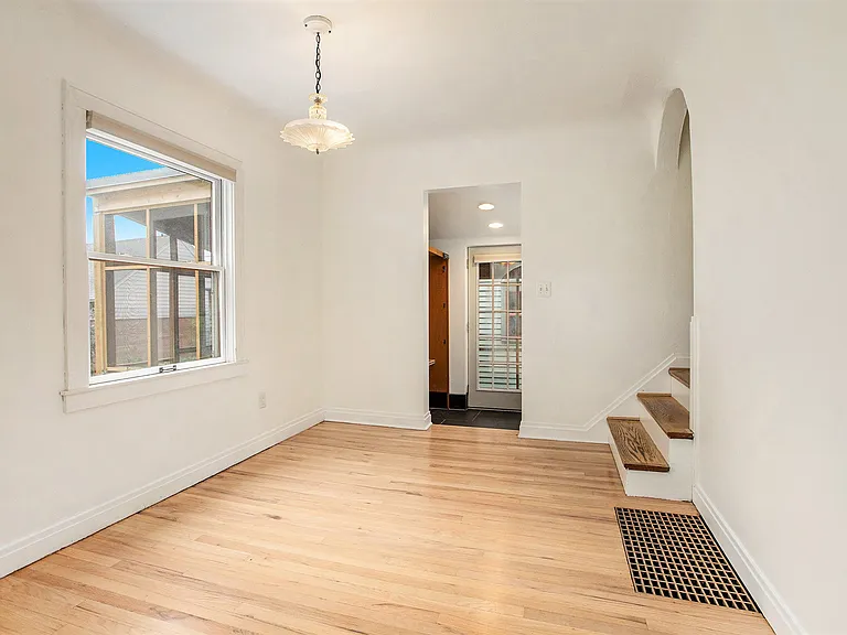 2520 Oakdale Dr — Photo 4