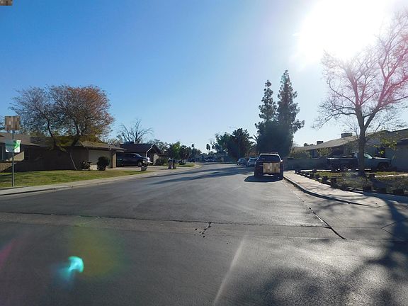 4th image of 2207 E Glade Ave