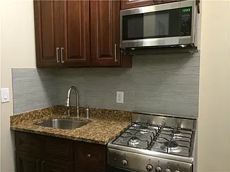 Rented by R New York