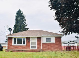 101 Cedar Ln, Mill Hall, PA 17751
