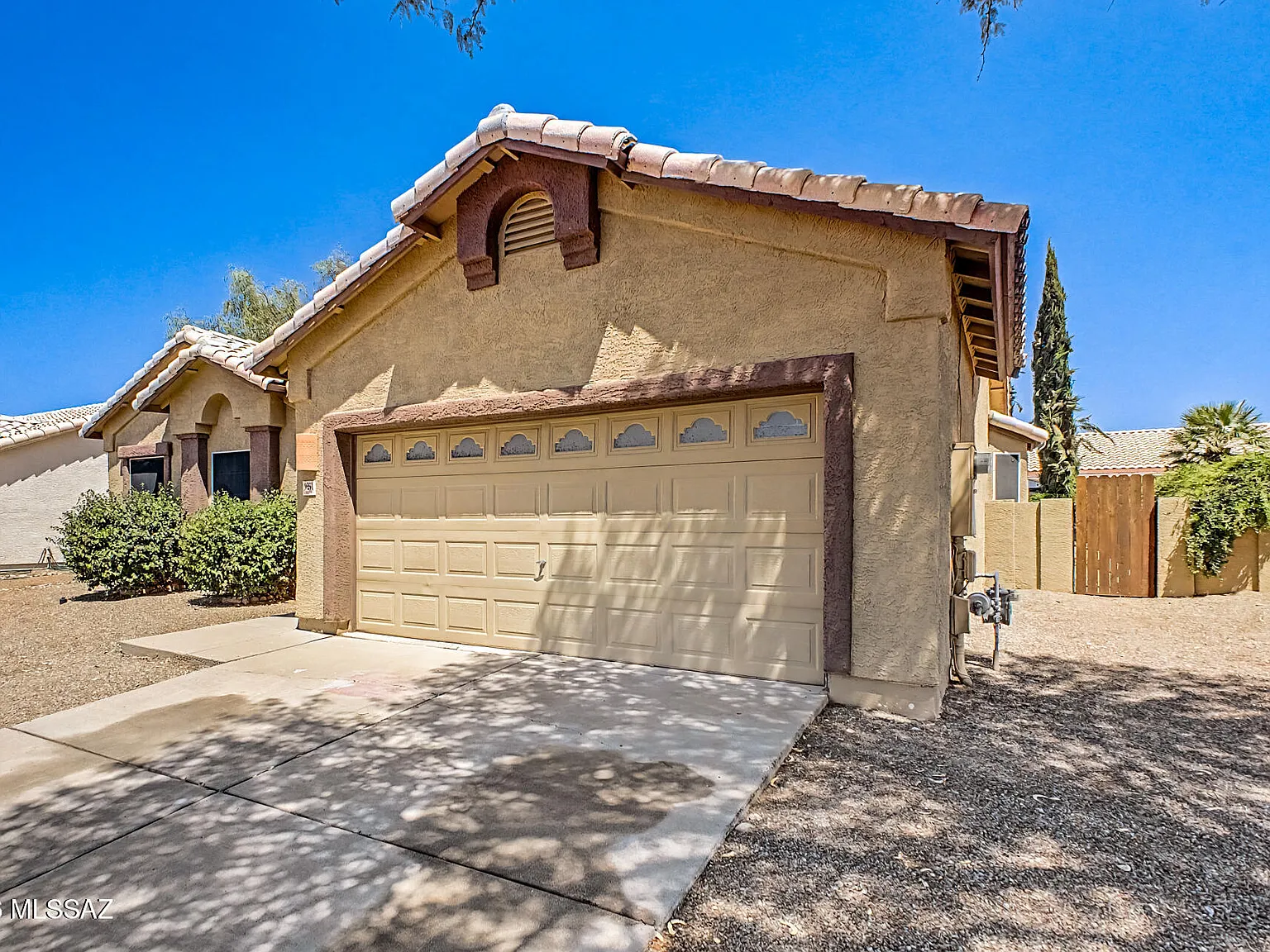 3 bed, 2.0 bath, 1445 sqft, $2,100 — Photo 3
